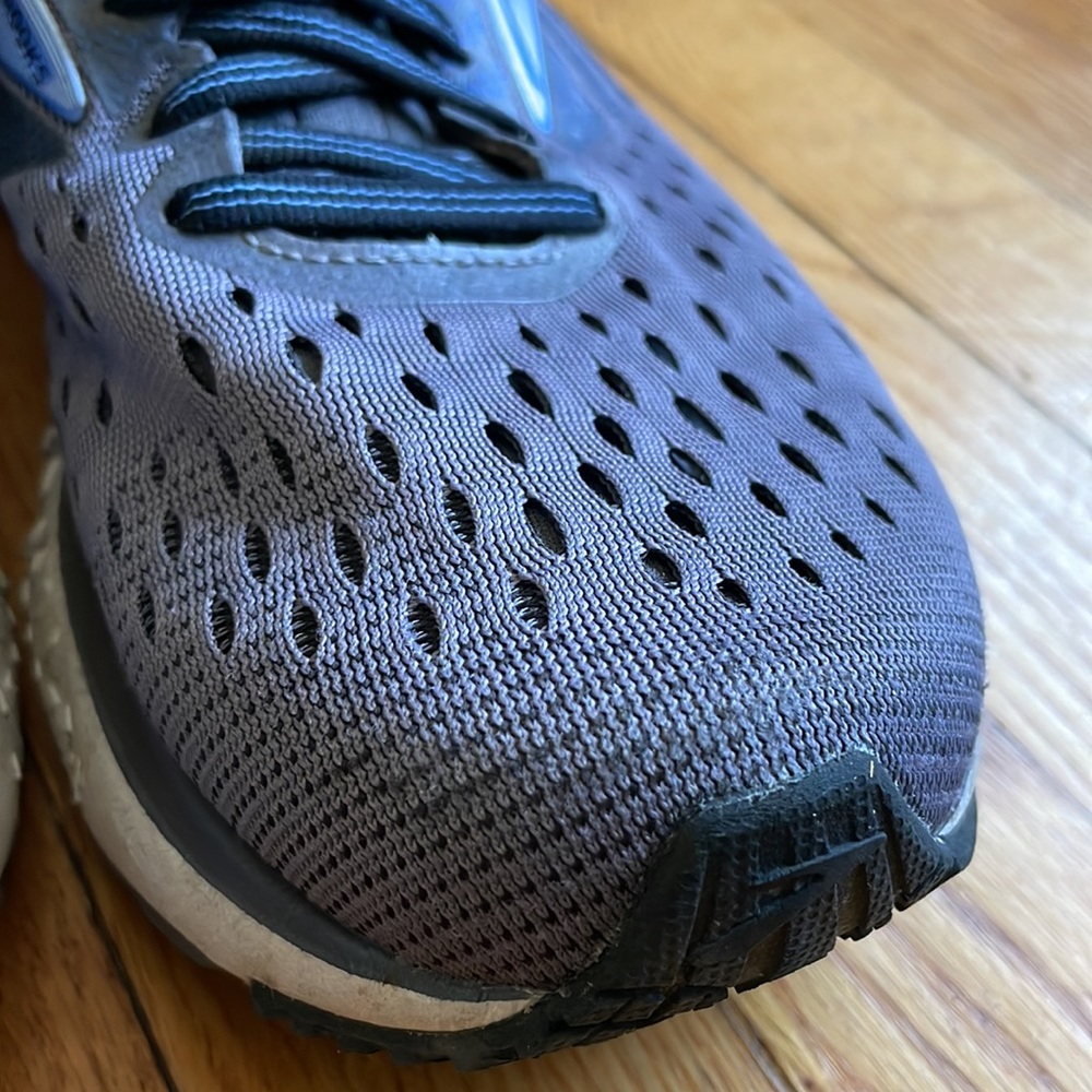 Brooks Women’s GuideRails - Size 10M - Picture 8 of 8